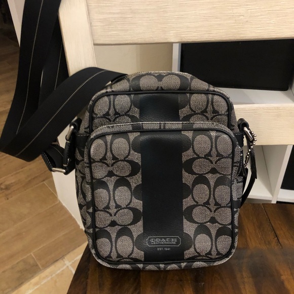 Gently Used Beautiful Coach Crossbody Bag - Picture 2 of 8